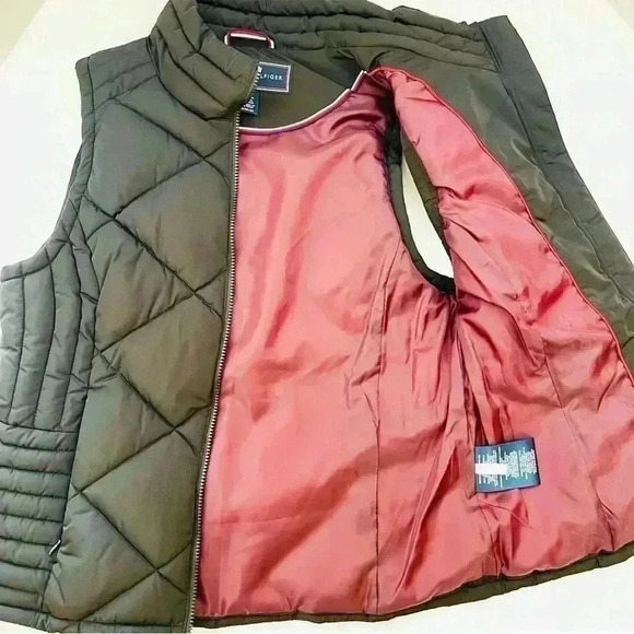 Tommy Hilfiger Black W/ Maroon Lining Crop Neck Puffer Zip Sleeveless Vest SizeM - Picture 3 of 15